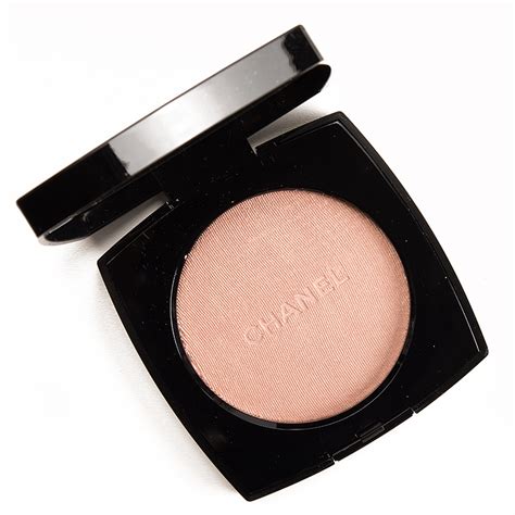 how to use chanel highlighting powder|Chanel highlighting powder rose gold.